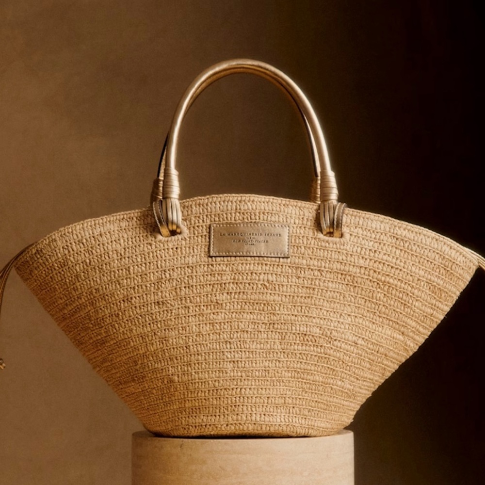 Elegant Tan Woven Handbag